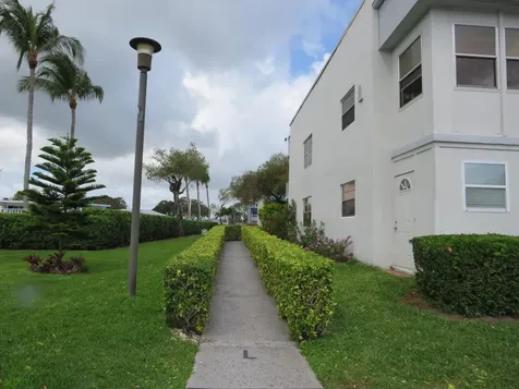 557 Burgundy L Delray Beach FL 33484