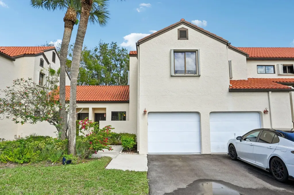 22 Via De Casas Boynton Beach FL 33426