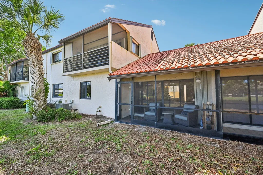 22 Via De Casas Boynton Beach FL 33426