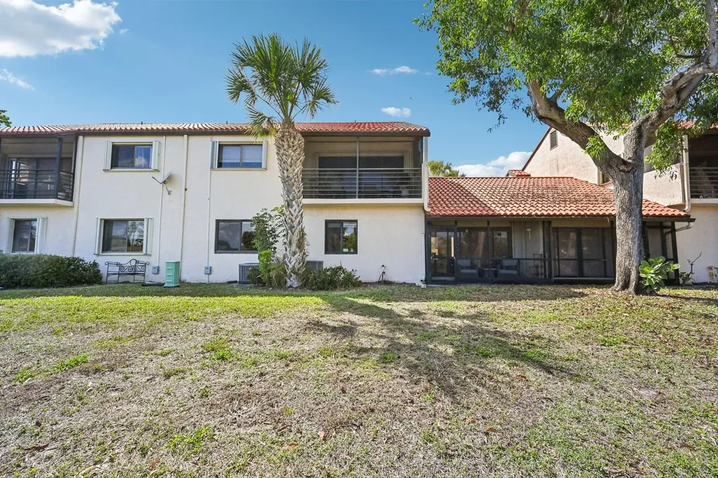 22 Via De Casas Boynton Beach FL 33426