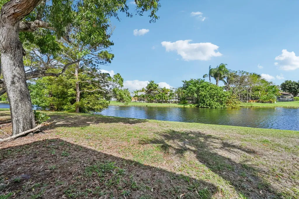 22 Via De Casas Boynton Beach FL 33426