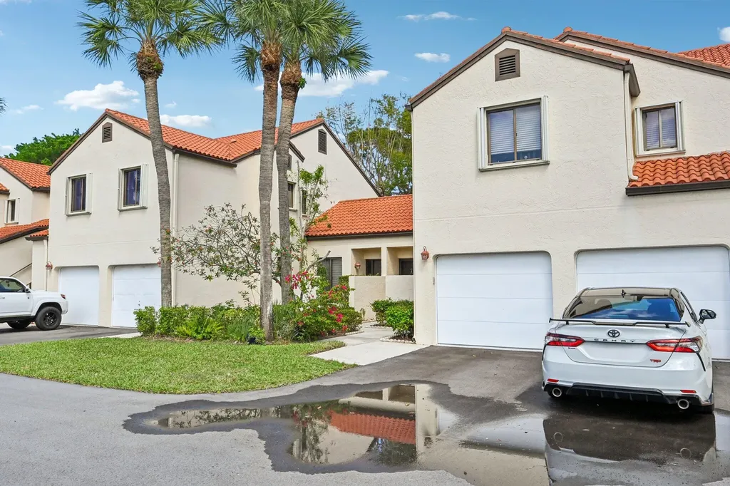 22 Via De Casas Boynton Beach FL 33426