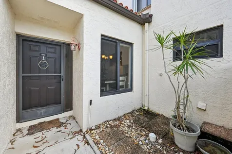 22 Via De Casas Boynton Beach FL 33426