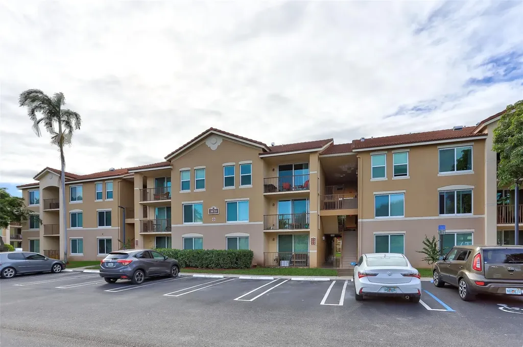 321 Villa Circle Boynton Beach FL 33435