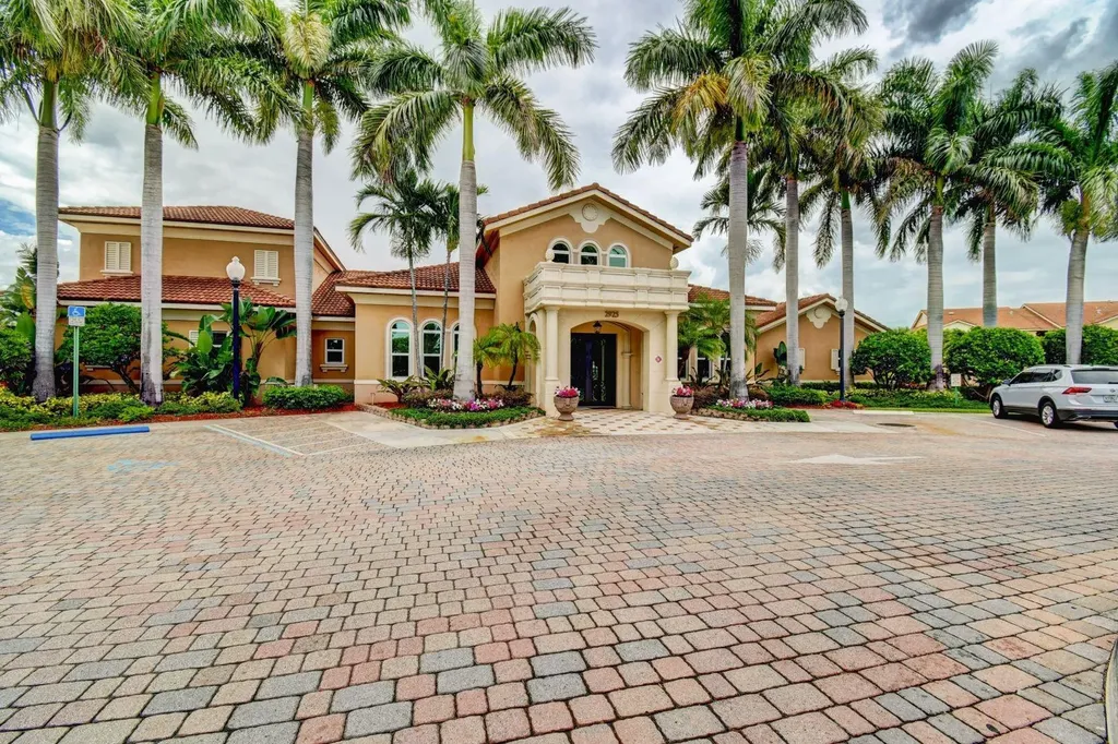 321 Villa Circle Boynton Beach FL 33435
