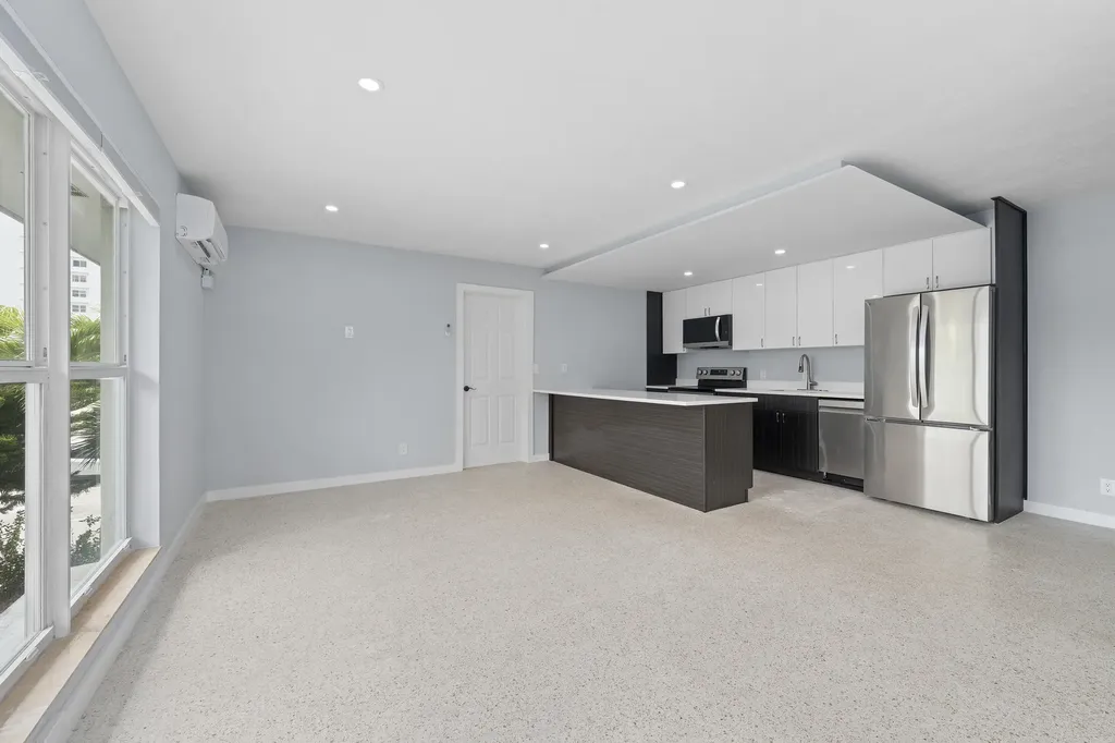 3220 NE 7th Pompano Beach FL 33062