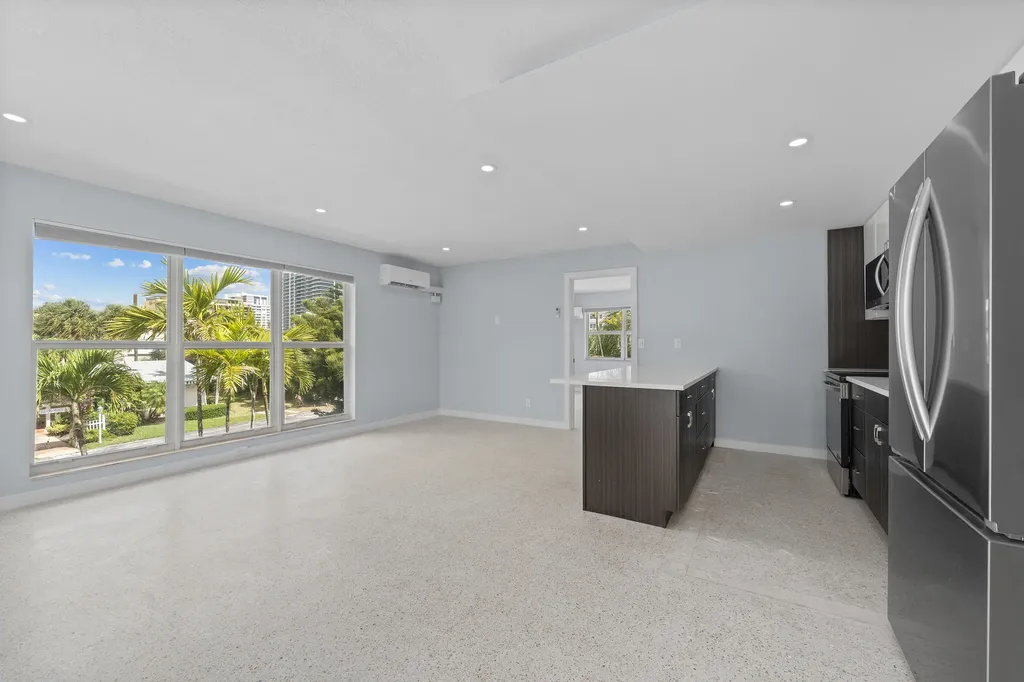3220 NE 7th Pompano Beach FL 33062