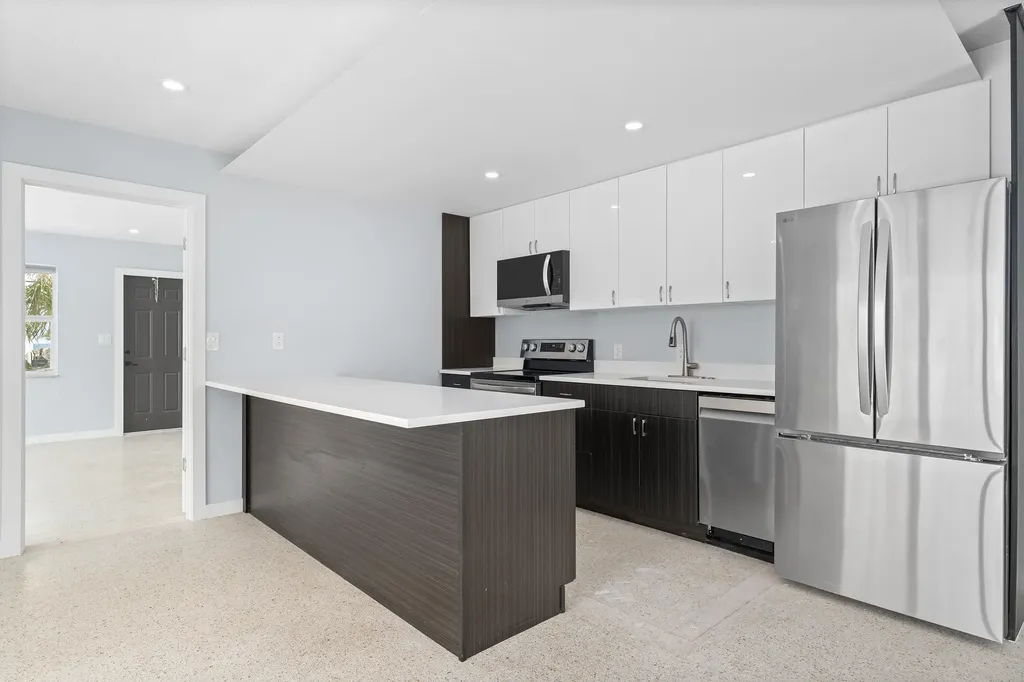 3220 NE 7th Pompano Beach FL 33062