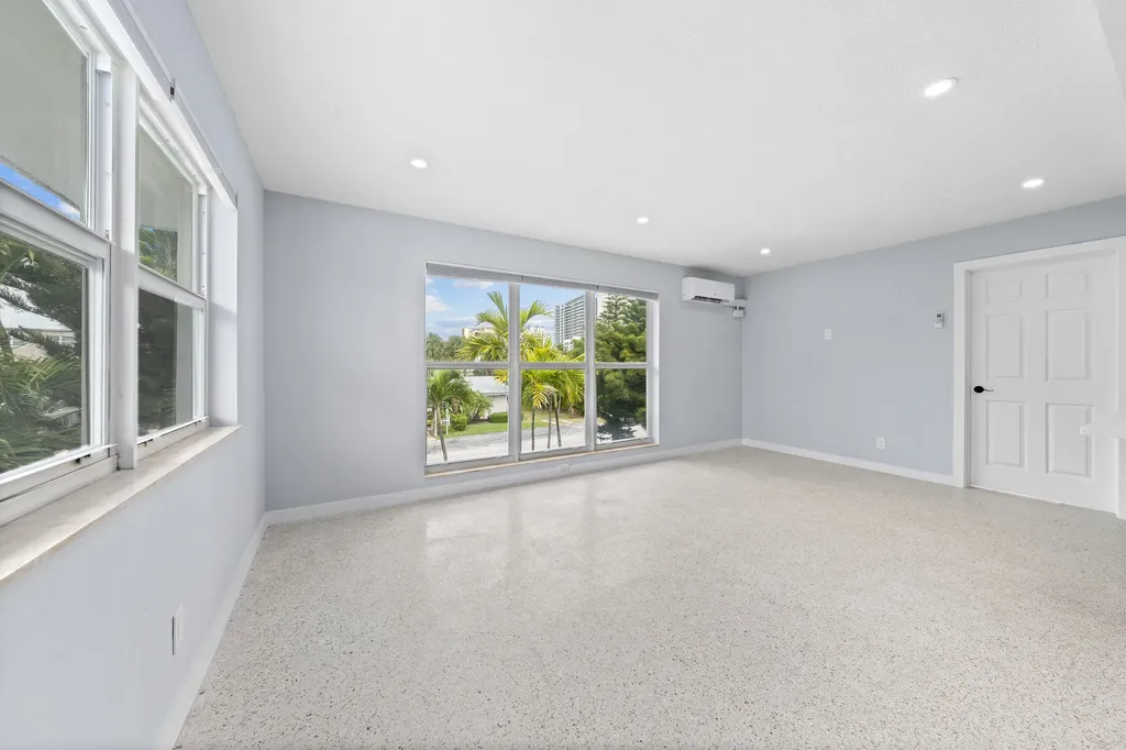 3220 NE 7th Pompano Beach FL 33062