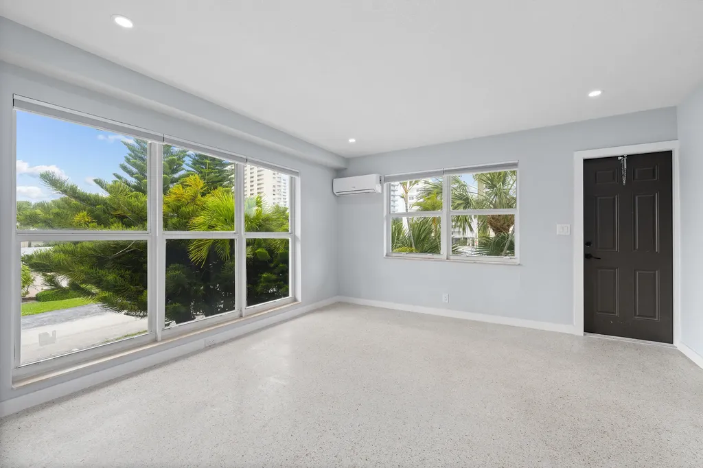 3220 NE 7th Pompano Beach FL 33062
