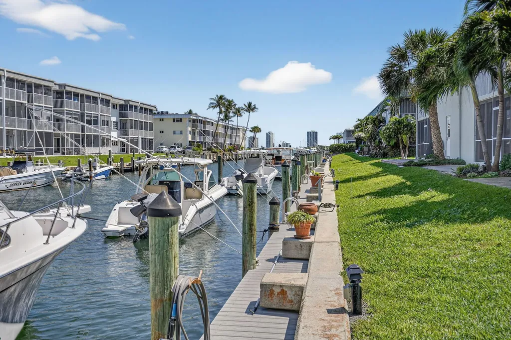 121 Wettaw Lane North Palm Beach FL 33408
