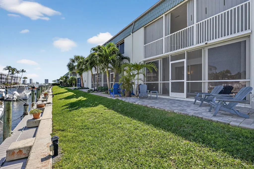 121 Wettaw Lane North Palm Beach FL 33408