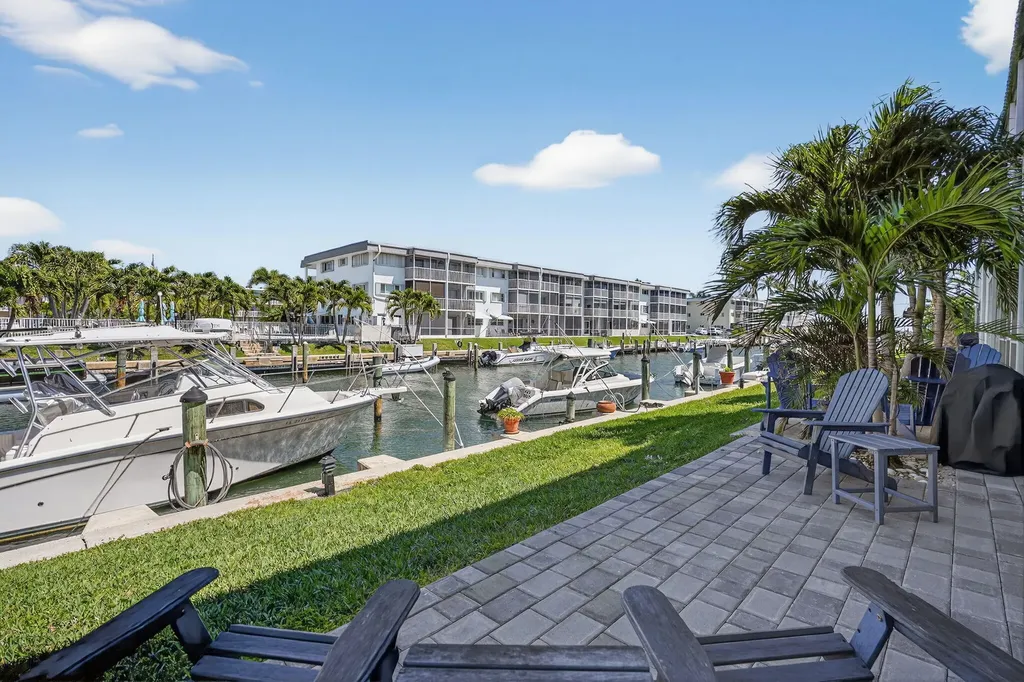 121 Wettaw Lane North Palm Beach FL 33408
