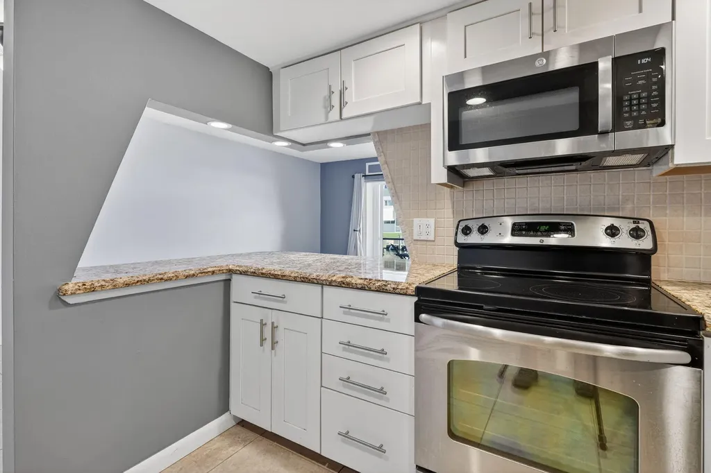 121 Wettaw Lane North Palm Beach FL 33408