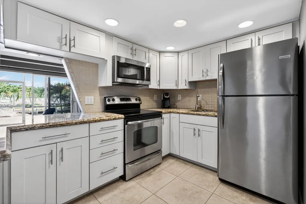 121 Wettaw Lane North Palm Beach FL 33408