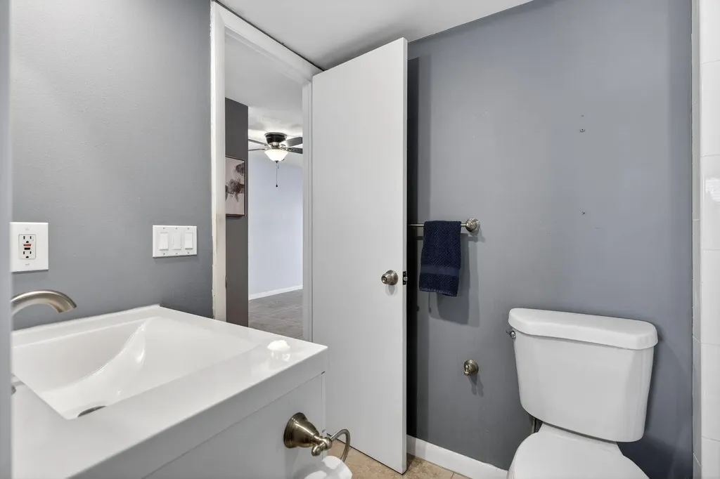 121 Wettaw Lane North Palm Beach FL 33408