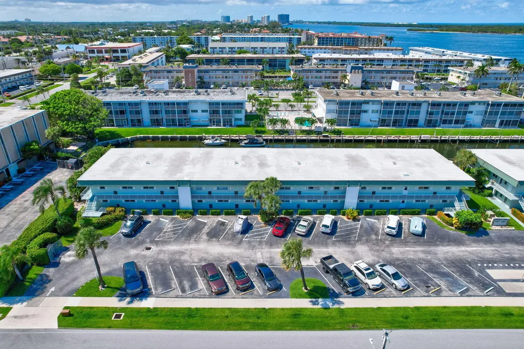 121 Wettaw Lane North Palm Beach FL 33408