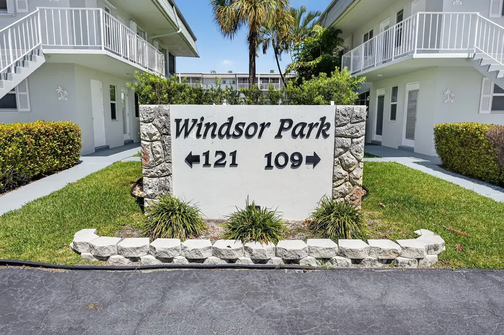 121 Wettaw Lane North Palm Beach FL 33408