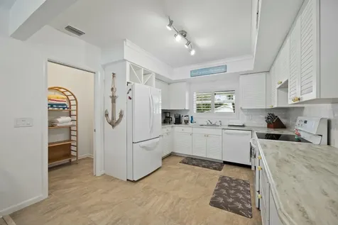 337 Fairway N Tequesta FL 33469