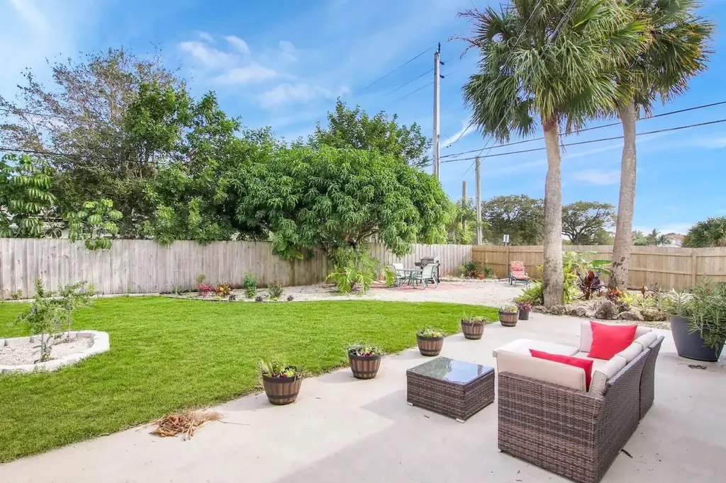 19185 SE Homewood Avenue Jupiter FL 33469