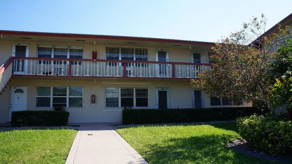 42 Sussex West Palm Beach FL 33417