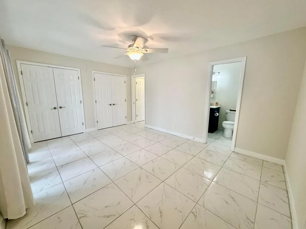 42 Sussex West Palm Beach FL 33417