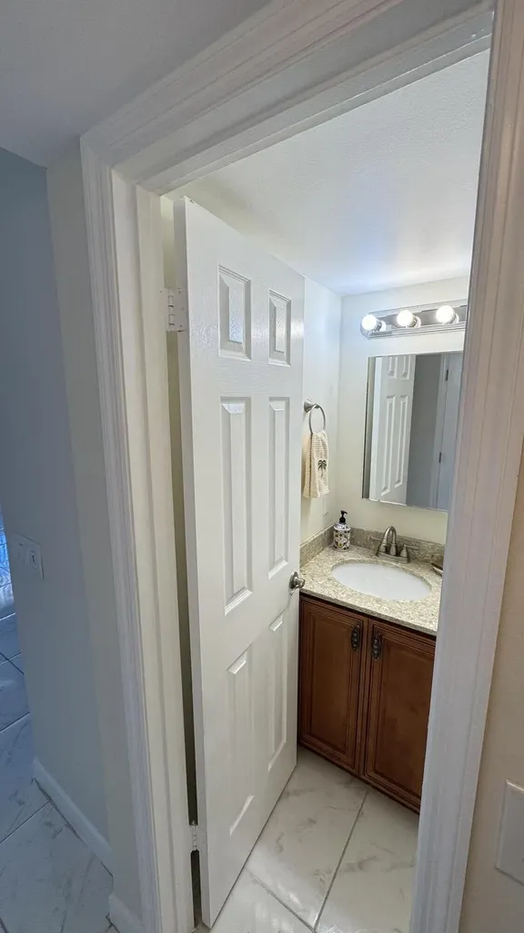 42 Sussex West Palm Beach FL 33417