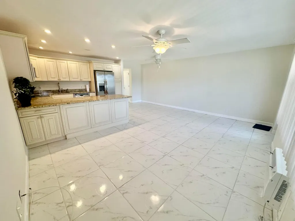 42 Sussex West Palm Beach FL 33417