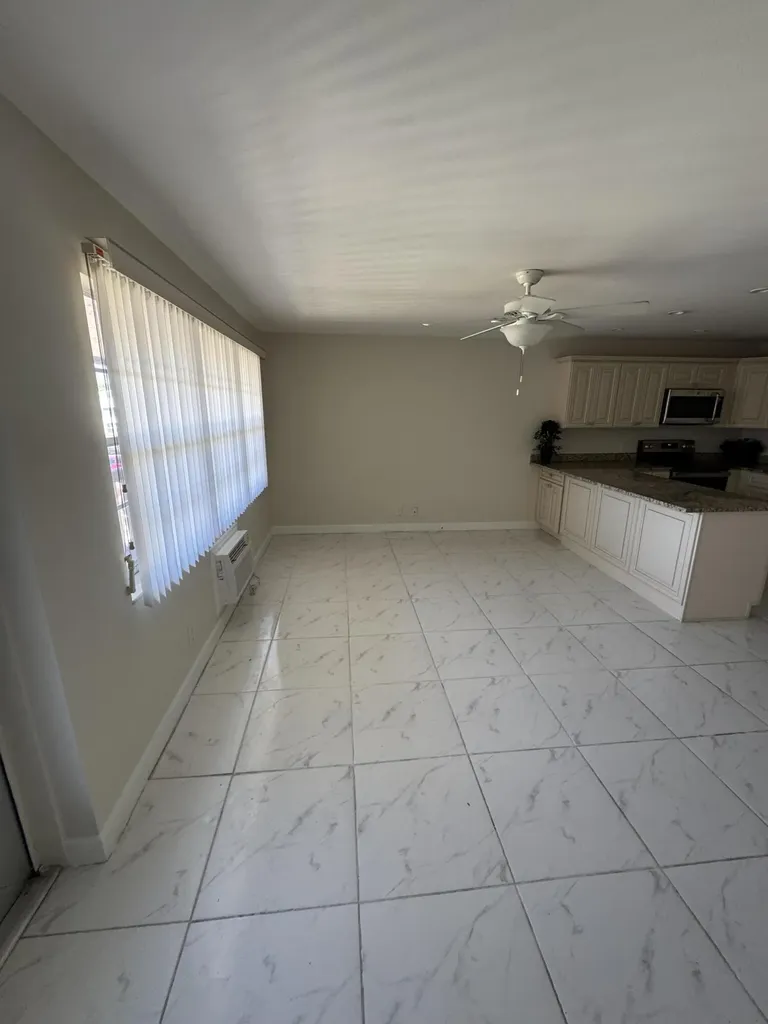 42 Sussex West Palm Beach FL 33417