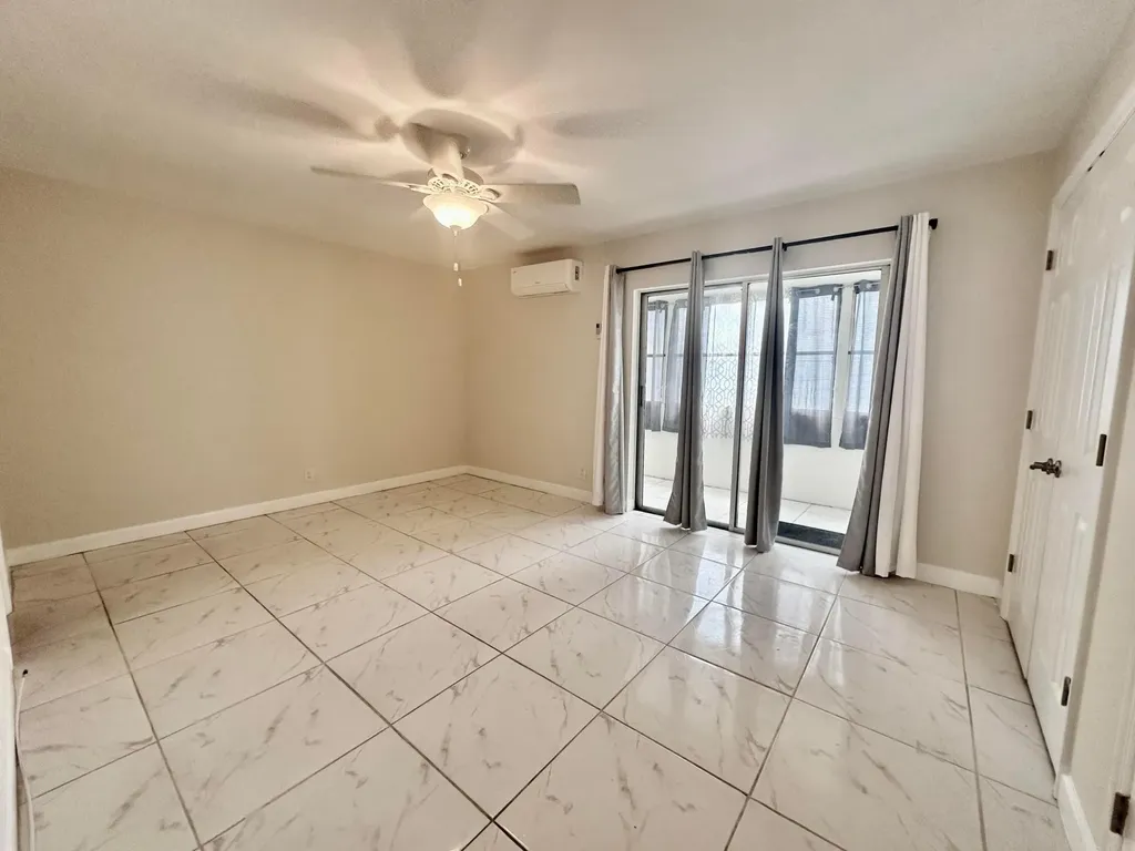 42 Sussex West Palm Beach FL 33417
