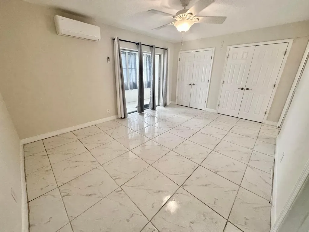 42 Sussex West Palm Beach FL 33417
