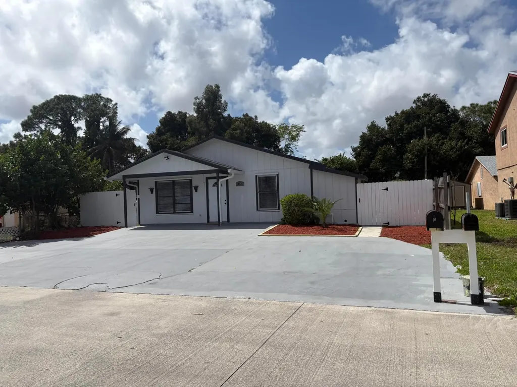 3825 Patio Court Lake Worth FL 33461