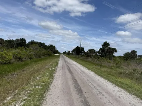 19369 NW 300th Street Okeechobee FL 34972