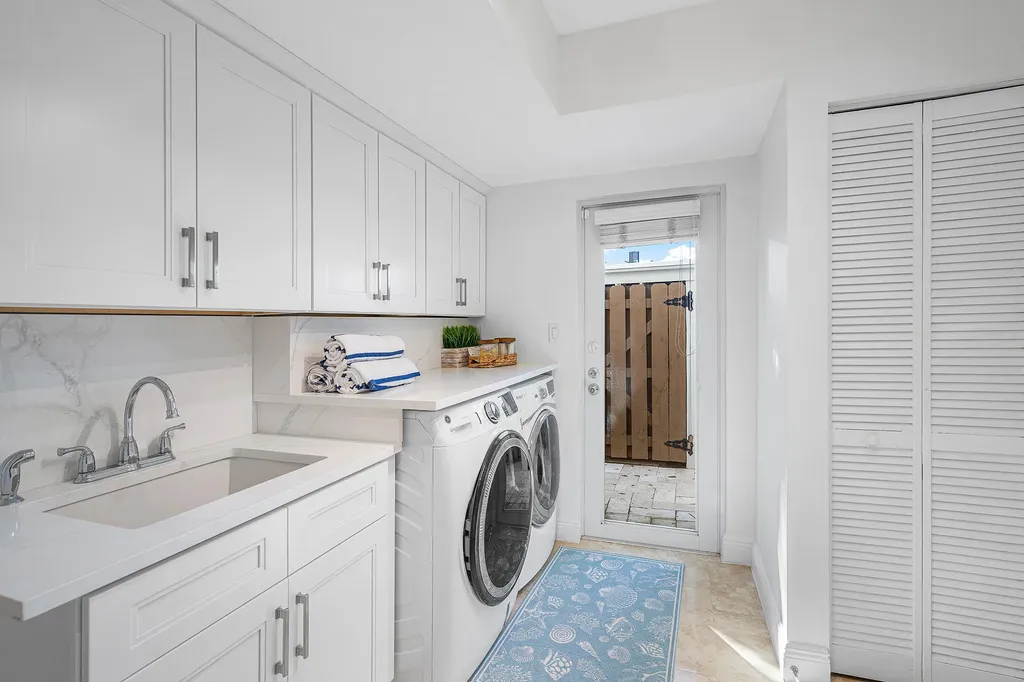 820 Palm Trail Delray Beach FL 33483