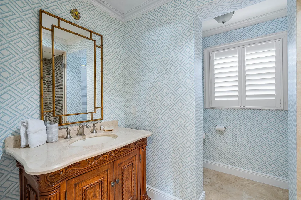 820 Palm Trail Delray Beach FL 33483