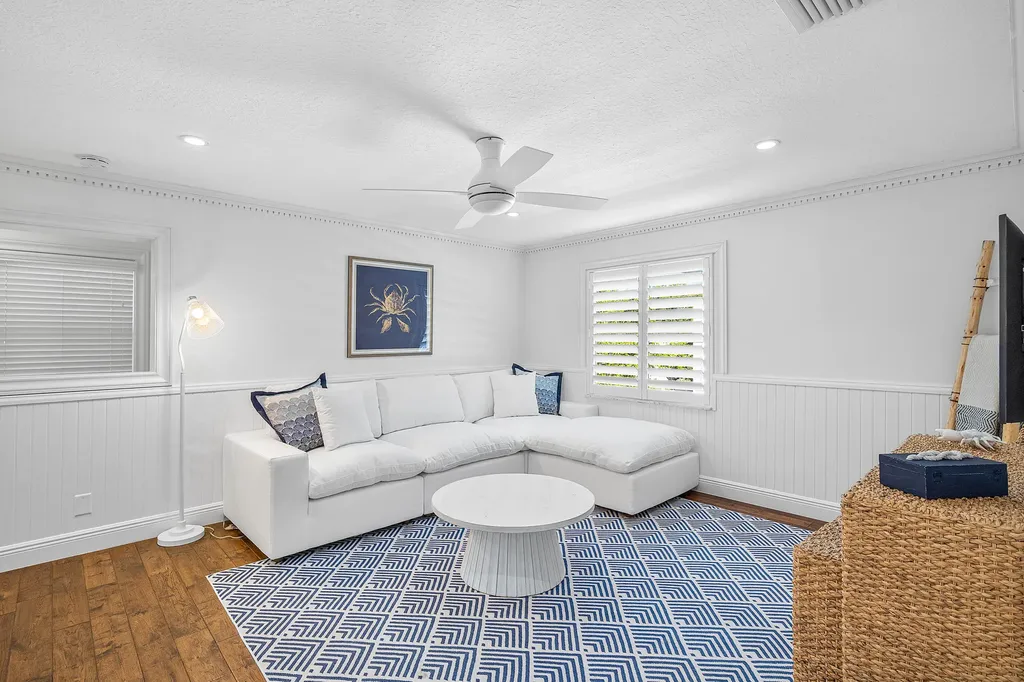 820 Palm Trail Delray Beach FL 33483