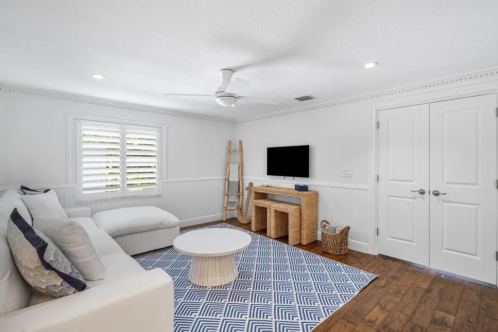 820 Palm Trail Delray Beach FL 33483