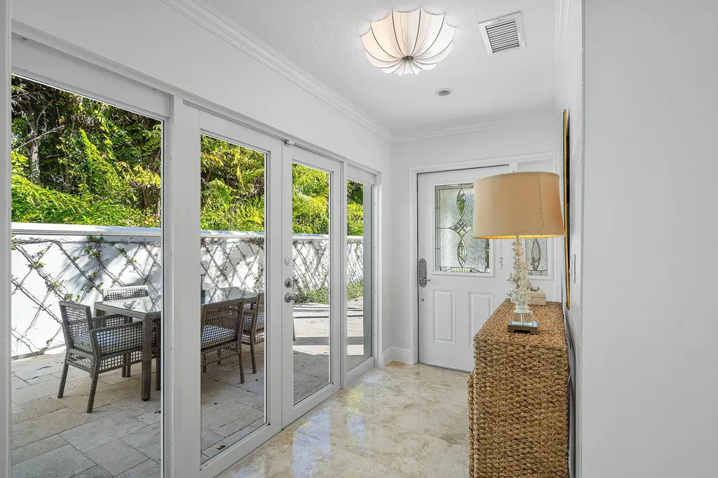 820 Palm Trail Delray Beach FL 33483