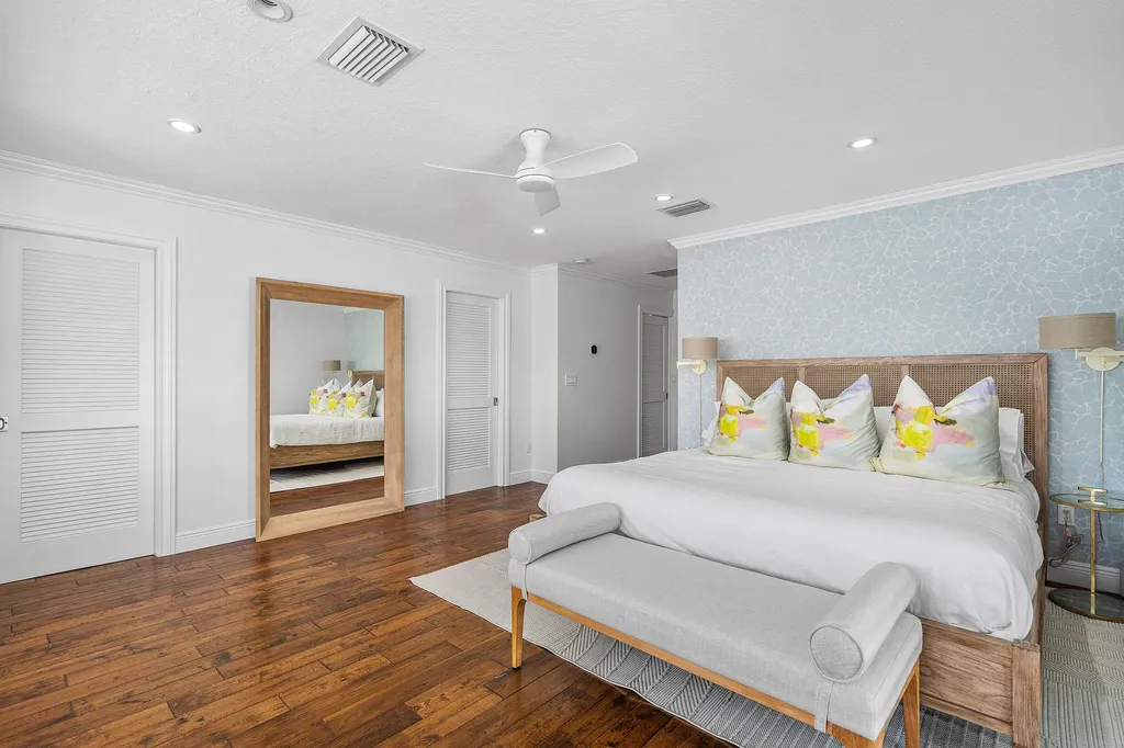 820 Palm Trail Delray Beach FL 33483