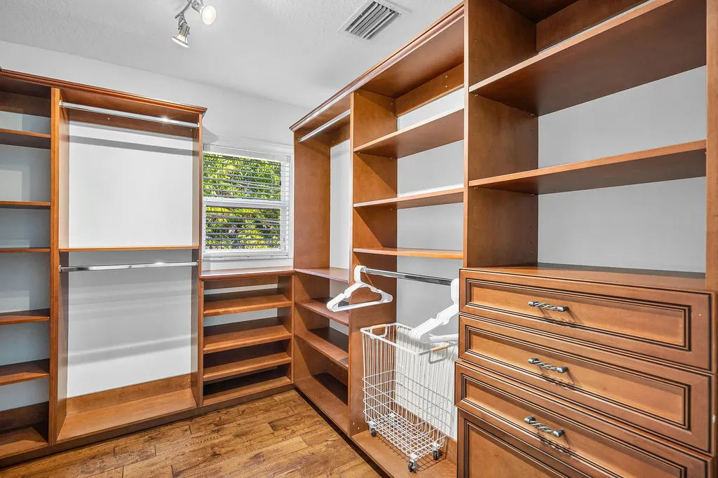 820 Palm Trail Delray Beach FL 33483