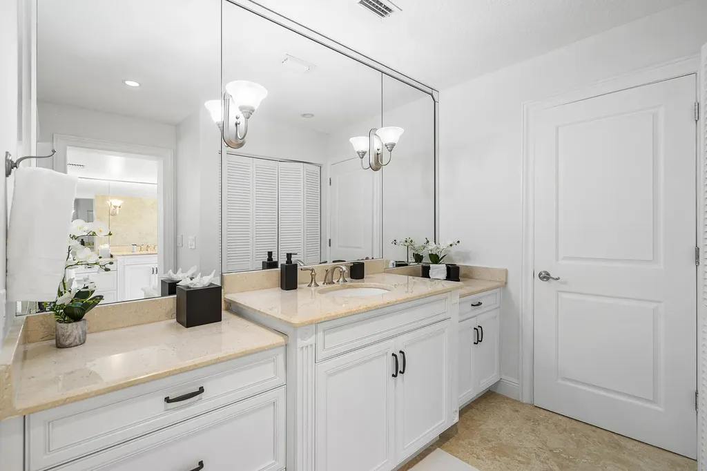 820 Palm Trail Delray Beach FL 33483