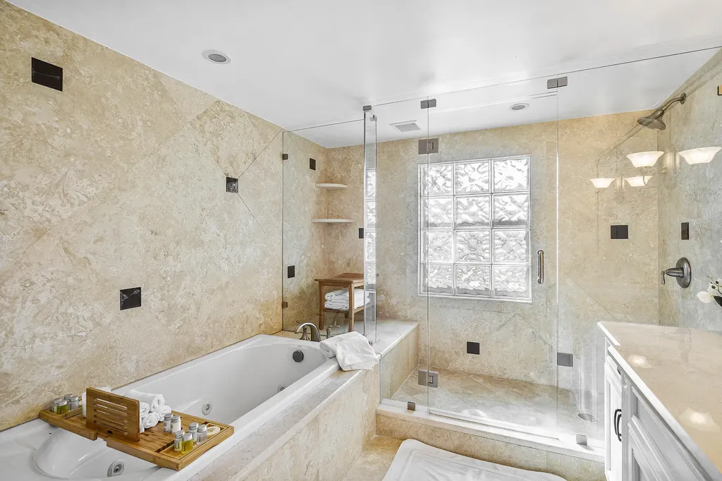820 Palm Trail Delray Beach FL 33483