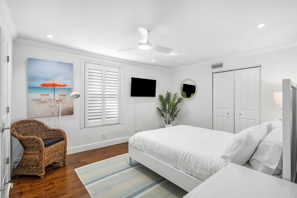 820 Palm Trail Delray Beach FL 33483