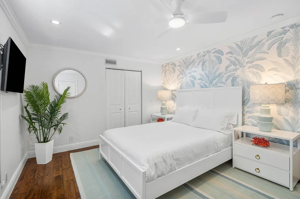 820 Palm Trail Delray Beach FL 33483