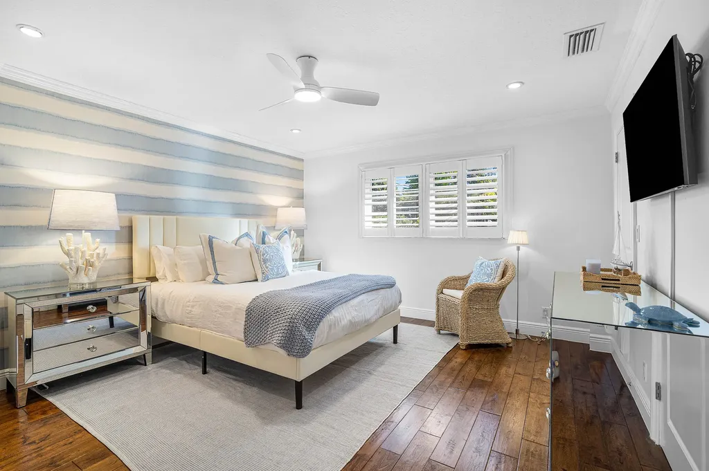 820 Palm Trail Delray Beach FL 33483