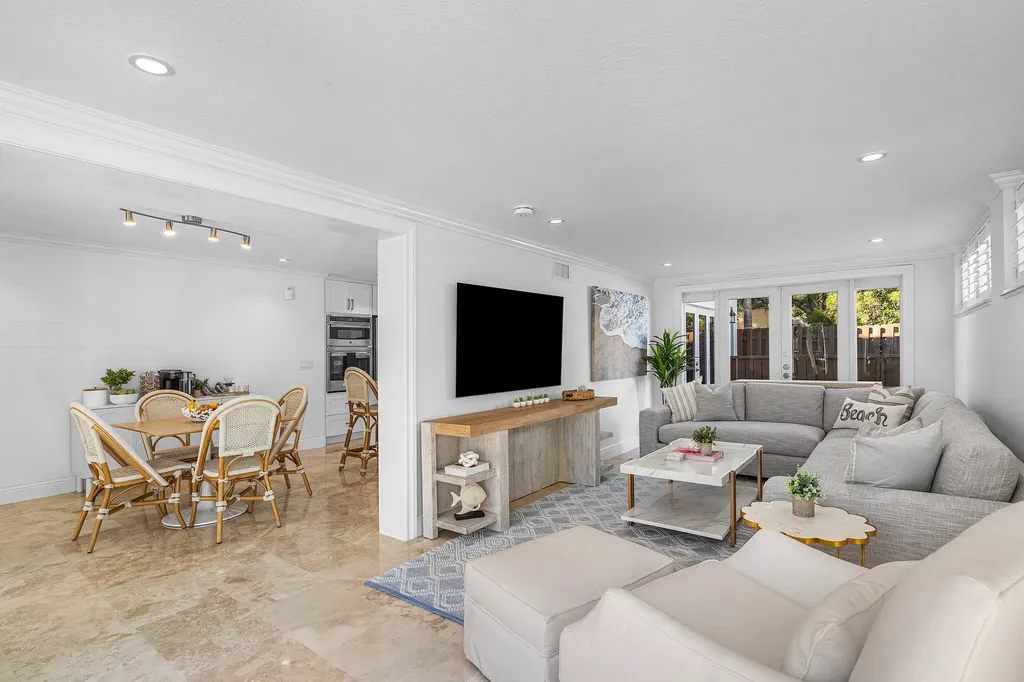 820 Palm Trail Delray Beach FL 33483