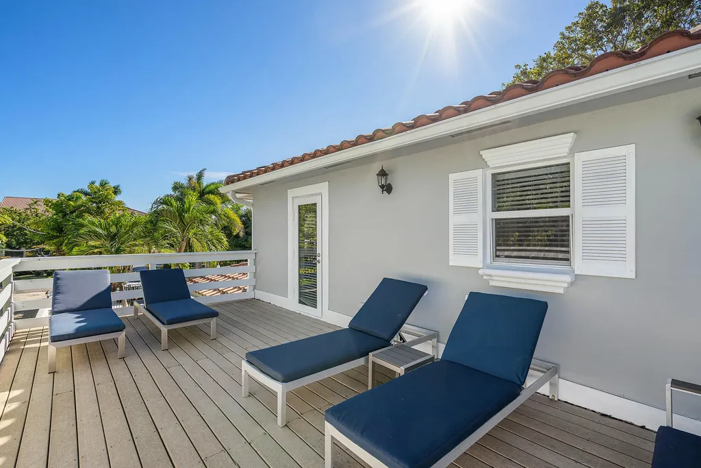 820 Palm Trail Delray Beach FL 33483