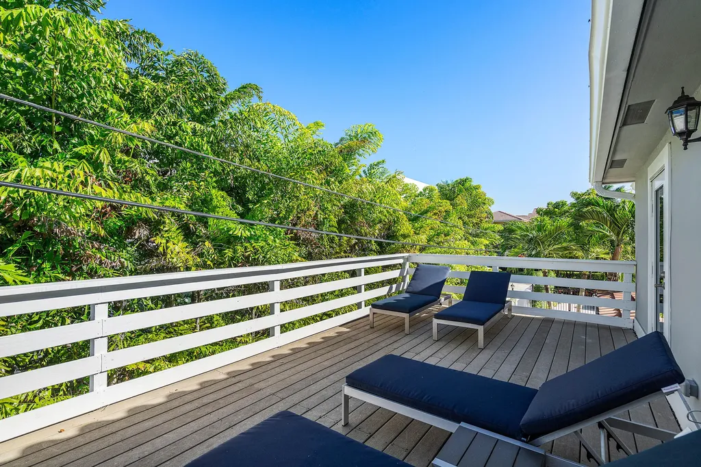 820 Palm Trail Delray Beach FL 33483