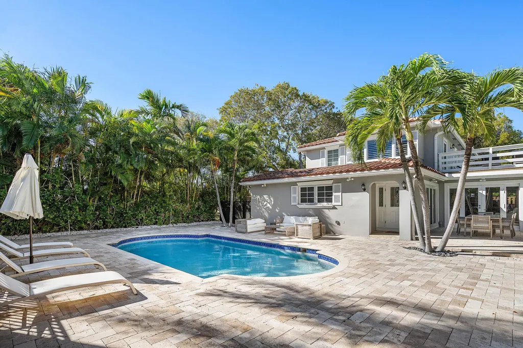 820 Palm Trail Delray Beach FL 33483