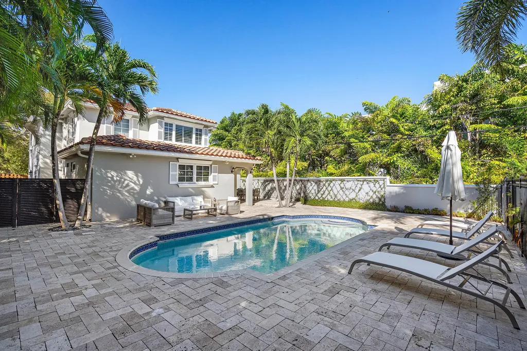 820 Palm Trail Delray Beach FL 33483